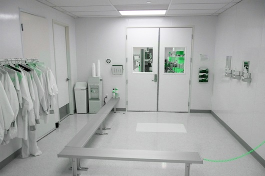 Cleanroom Gowning Procedures