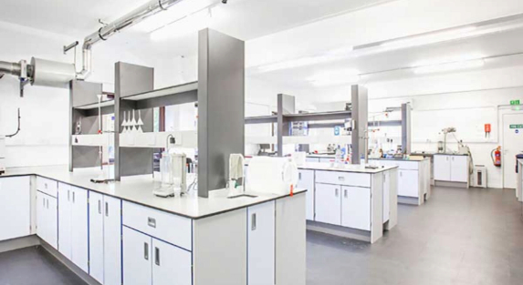 How Laboratory Benches Enhance Efficiency and Safety in Scientific Research