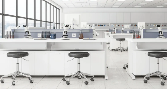 How Proper Lab Benches Reduce Hazard Risks