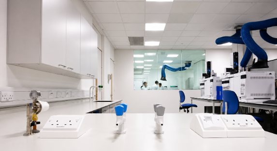 10 Reasons to Choose Trespa TopLab® PLUS Over Traditional Laboratory Worktops