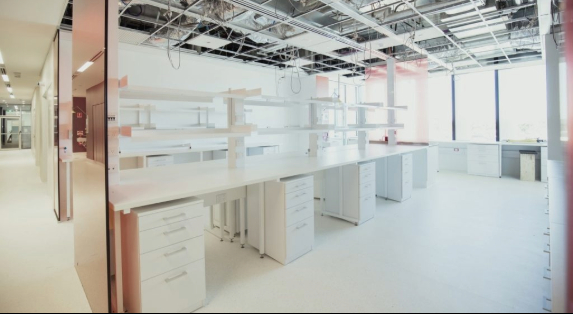 How to Choose the Right Laboratory Worktop for Your Lab in Saudi Arabia