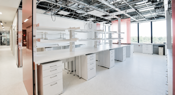 How to Choose the Right Laboratory Worktop for Your Lab in Saudi Arabia