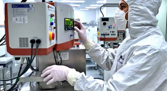 How Real-Time Environmental Monitoring Improves Cleanroom Control